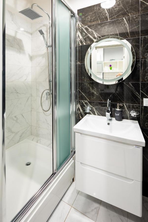 Alfa Apartments Grushevskoho 7 Lviv Luaran gambar
