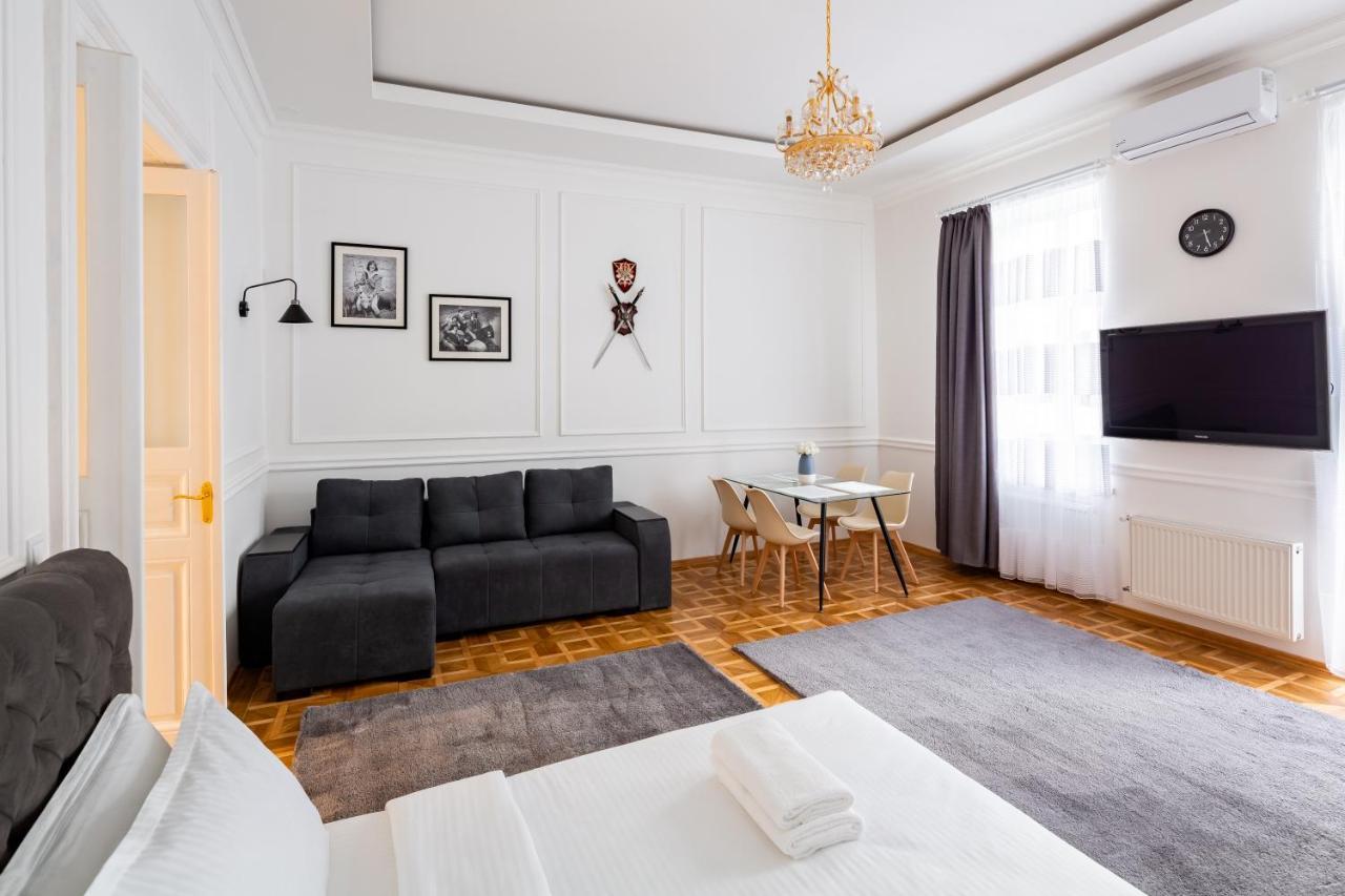 Alfa Apartments Grushevskoho 7 Lviv Luaran gambar